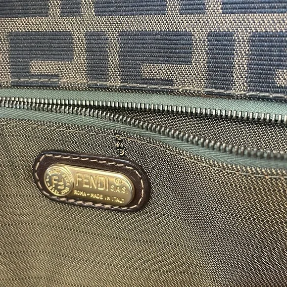 Authentic Fendi vintage shoulder bag - Picture 3 of 8